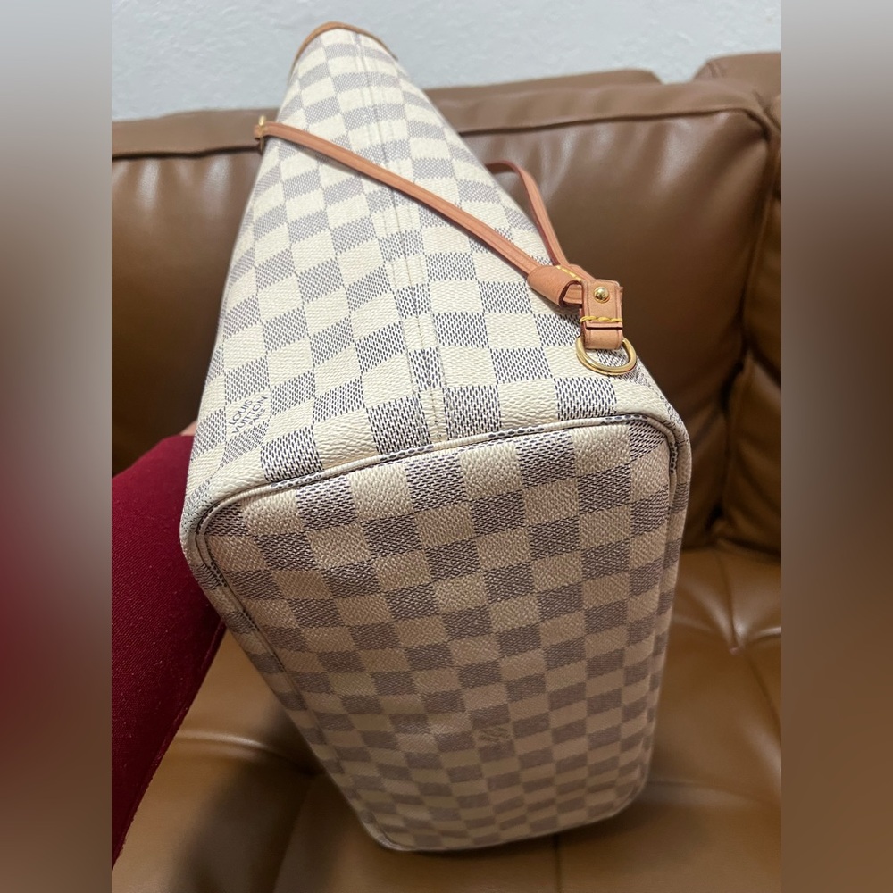 Lv - Picture 4 of 9
